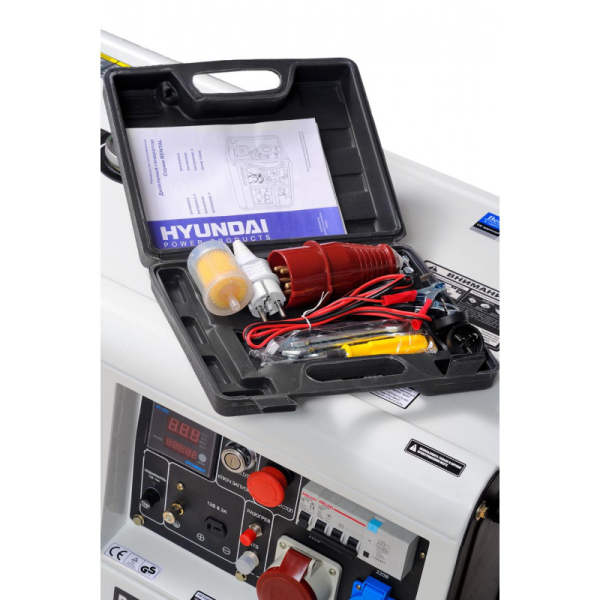 Дизельный генератор Hyundai DHY 8000SE-3  переносной фото