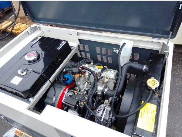 Бензиновый генератор Амперос LT25000E-3 стартер в кожухе с АВР 2-х тактный фото