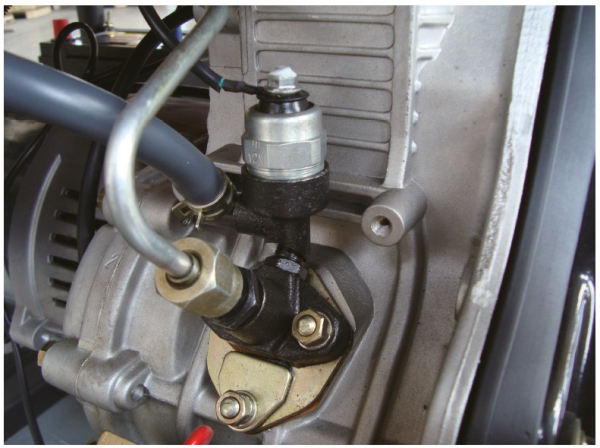 Дизельный генератор Hyundai DHY 6000LE  2-х тактный фото